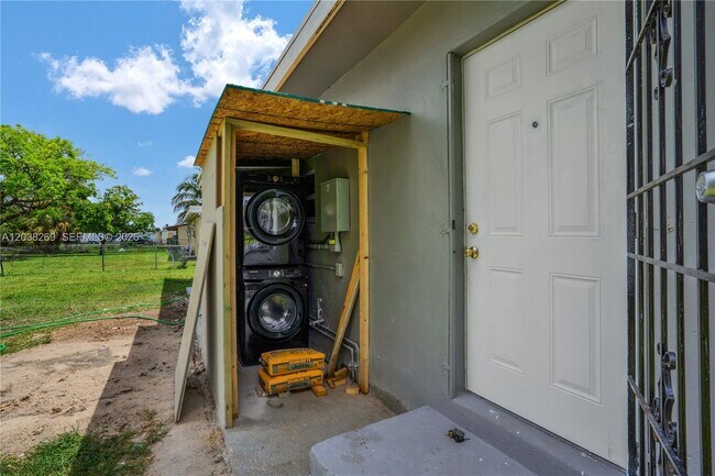 Building Photo - 26620 SW 138th Ct