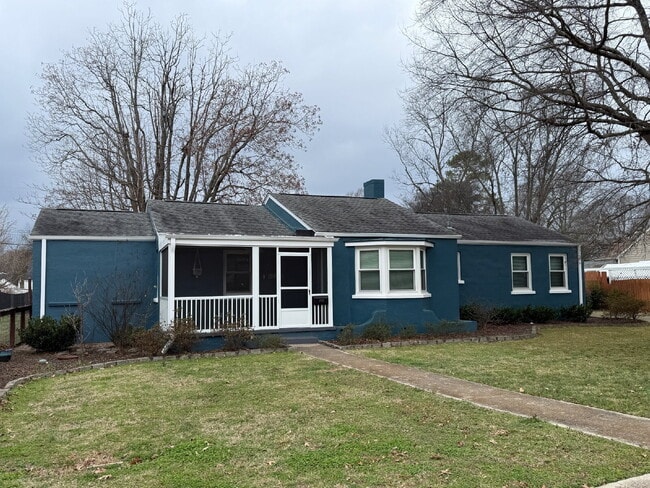 Building Photo - "Renovated 3-Bed Oasis with Granite Kitchen & Cozy Fireplace in Huntsville!"