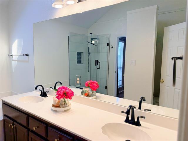 Building Photo - 2213 Chapman Dr