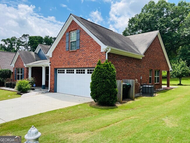 Building Photo - 5750 Crest Hill Dr NE