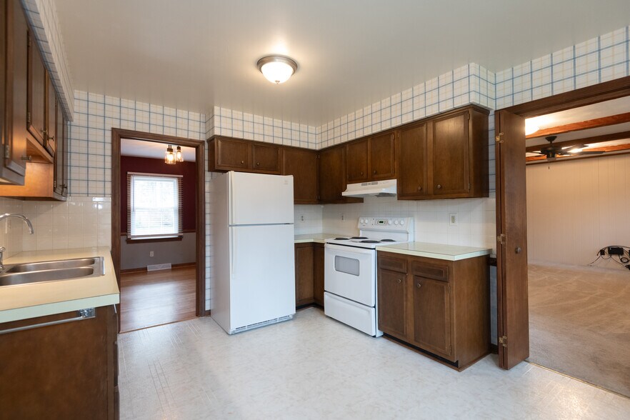 Building Photo - 561 Summit Ridge Dr