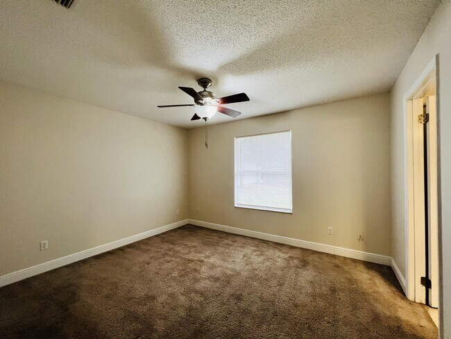 Building Photo - 612 Sherwood Oaks Cir