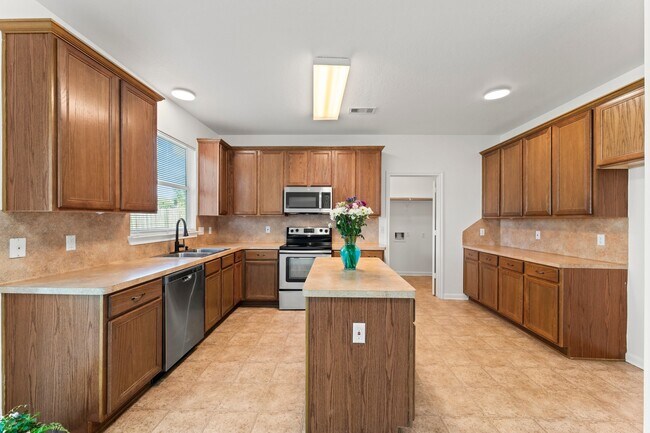 Building Photo - 235 Doncaster