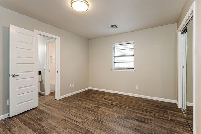 Building Photo - 7301 Skylark Ln