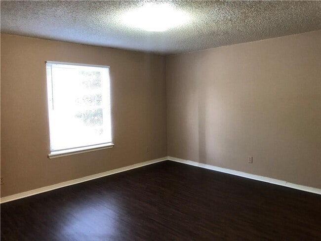 Building Photo - 605#1 - #4 Betty Jo