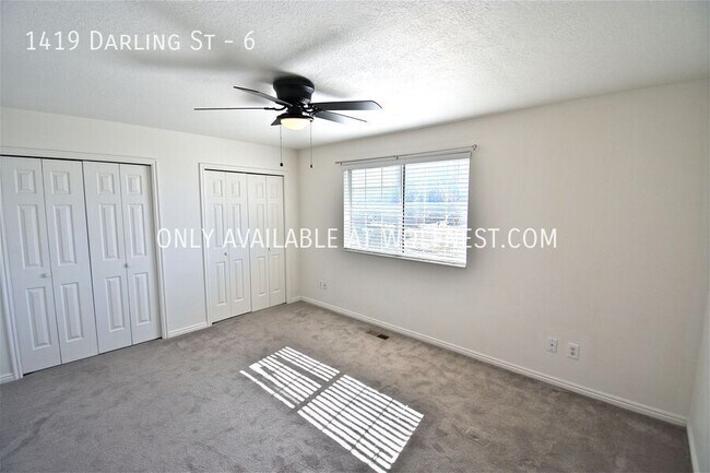 Building Photo - Stunning 3 Bed Ogden Townhome! No Deposit ...