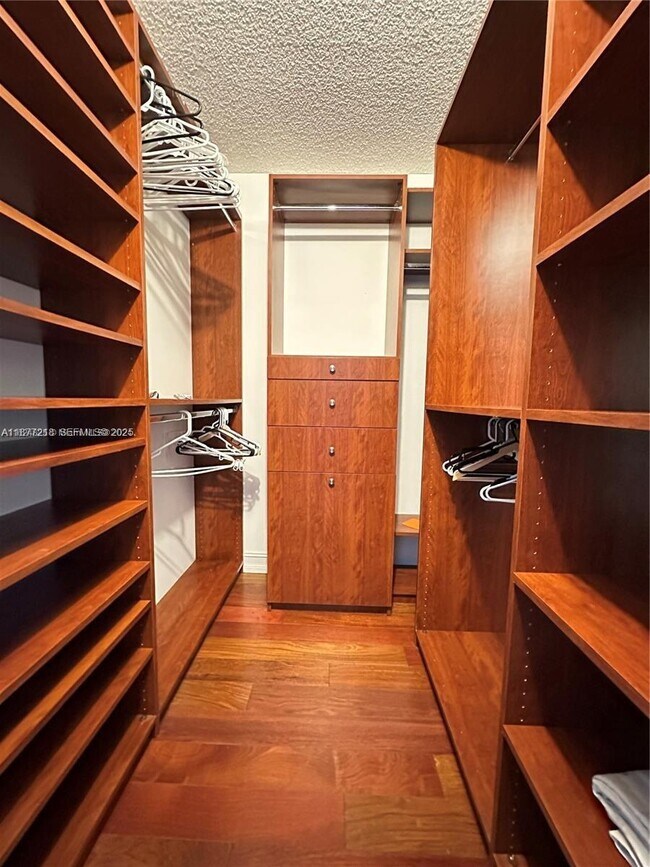 Building Photo - 18151 NE 31st Ct