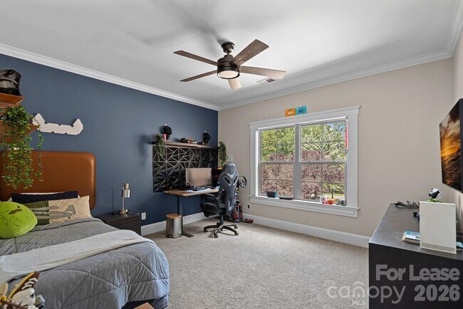 Building Photo - 3813 Lakeside Dr