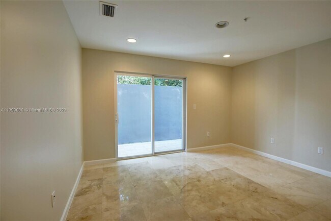 Building Photo - 2699 Tigertail Ave