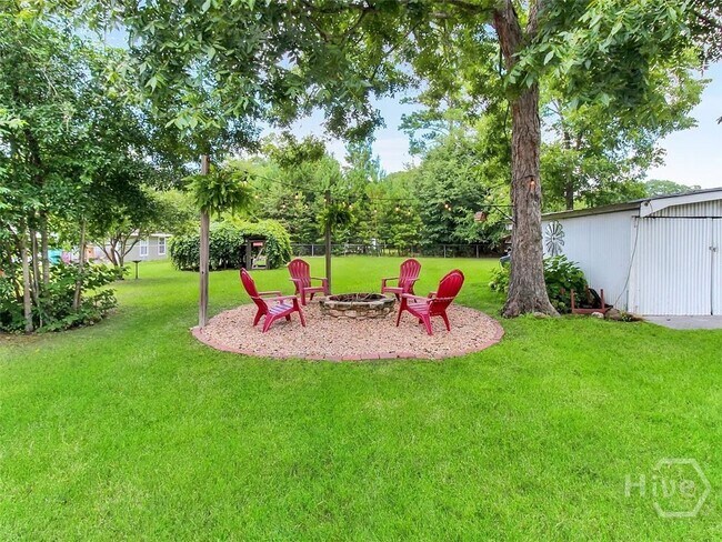 Building Photo - 304 E Fourth St