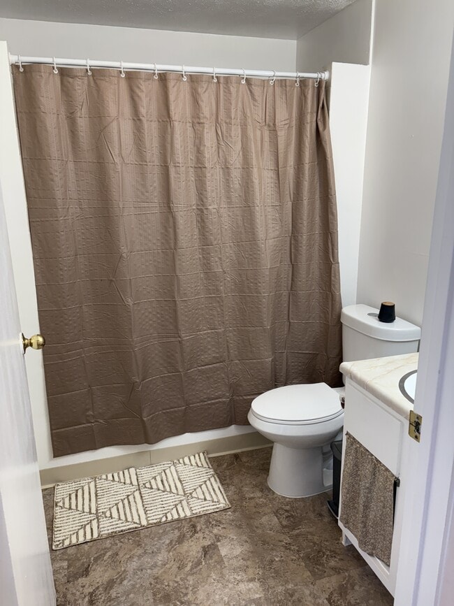 Building Photo - 2762 Iolani St