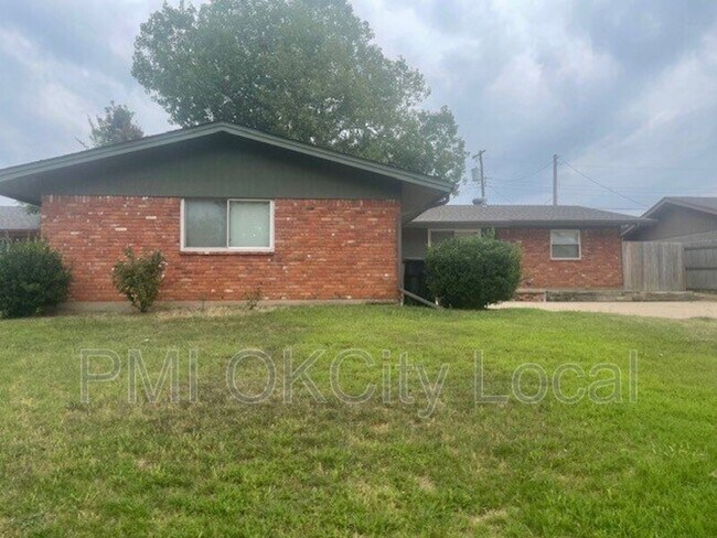 Building Photo - 3708 N Eagle Ln