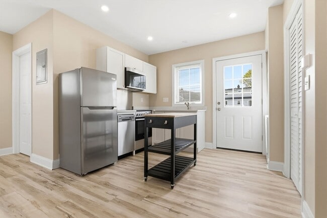 Building Photo - 9 Winthrop Ave