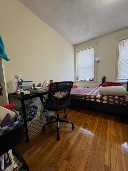 Building Photo - 109 Queensberry St