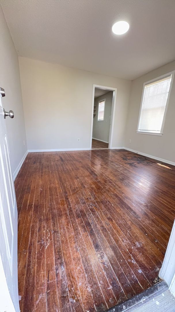 Building Photo - Charming 1 Bed / 1 Bath Home – Open To Section 8