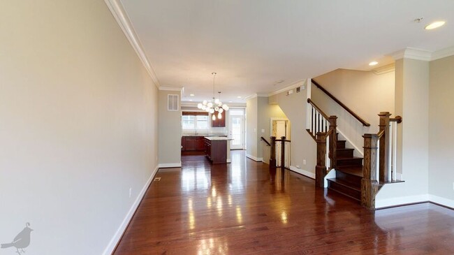 Building Photo - 517 Regent Pl NE