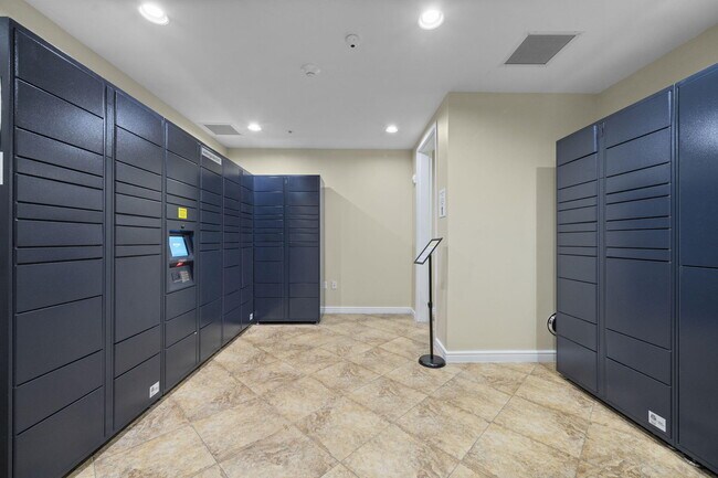 Building Photo - 347 N New River Dr E