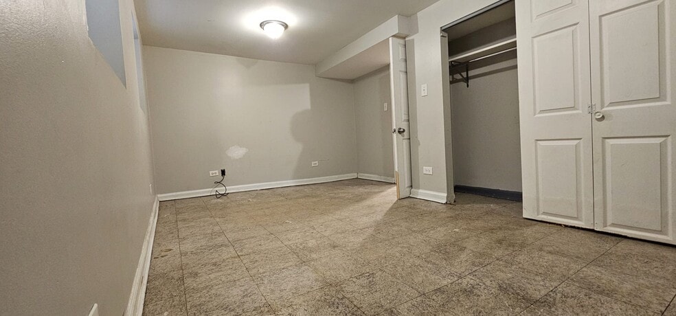 Building Photo - 2308 N Meade Ave