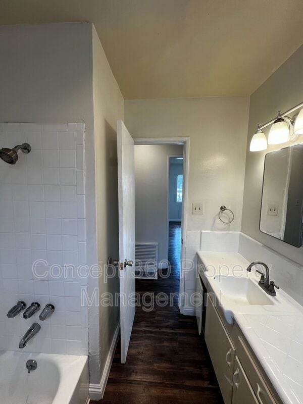 Building Photo - 475 E 61ST St
