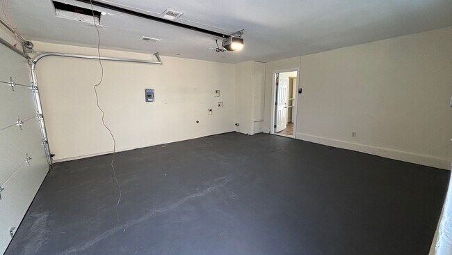 Building Photo - 8096 Juniper Ave