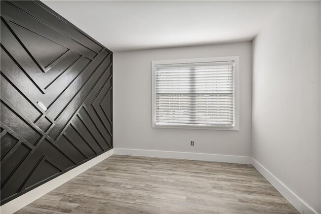 Building Photo - 330 Winding River Dr