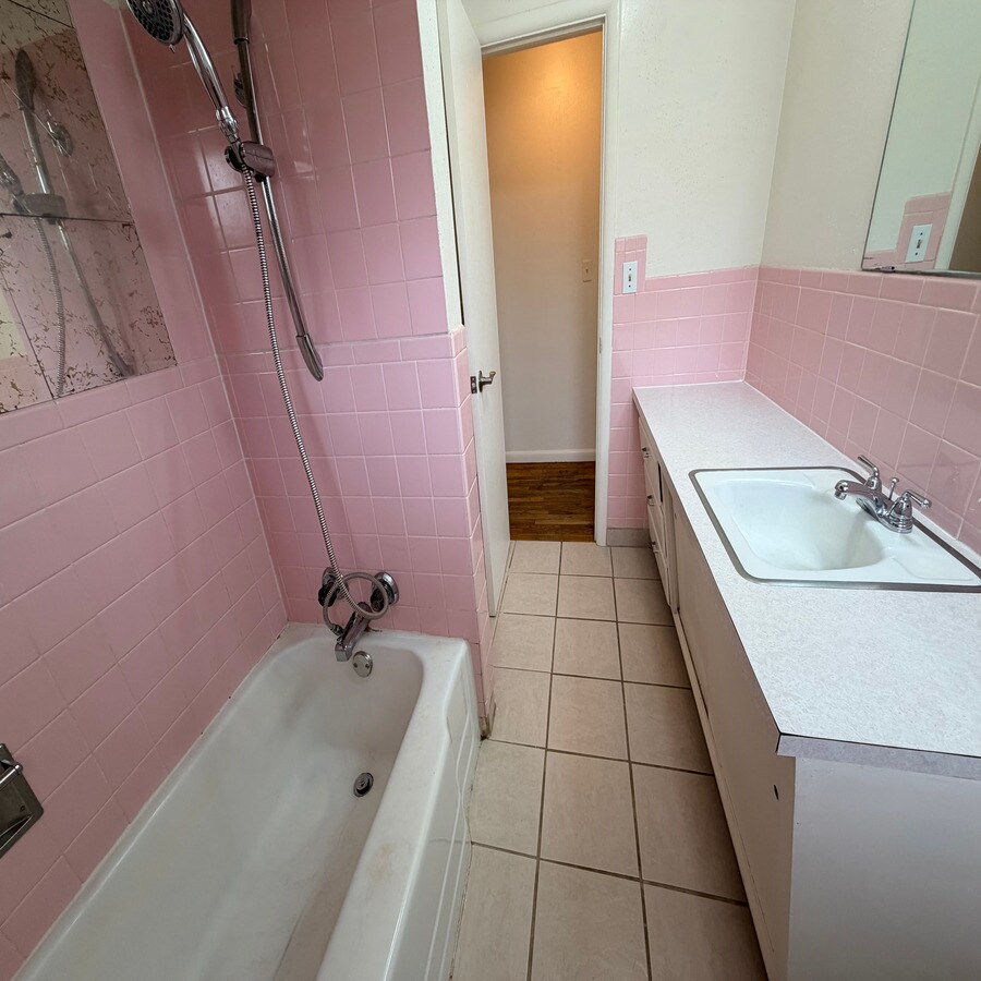 Building Photo - 1525 6th St