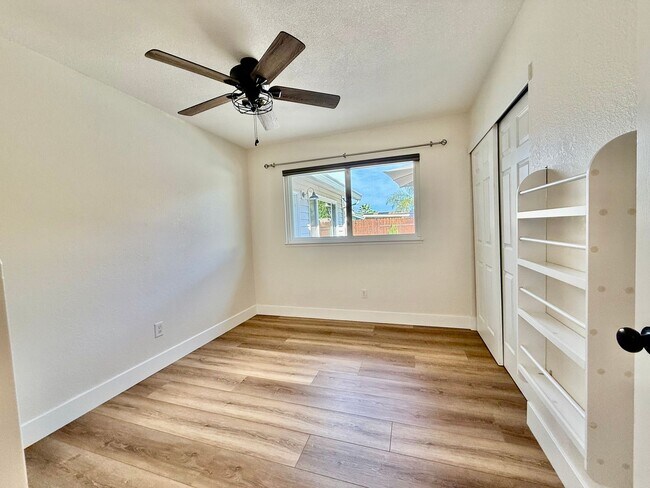 Building Photo - 310 Creekside Ct