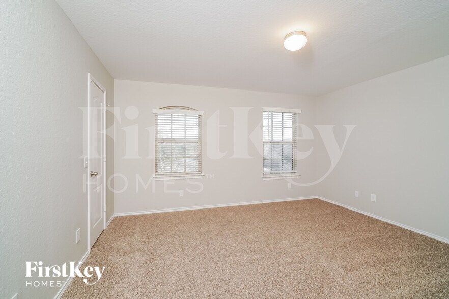 Building Photo - 500 Stonebrook Dr
