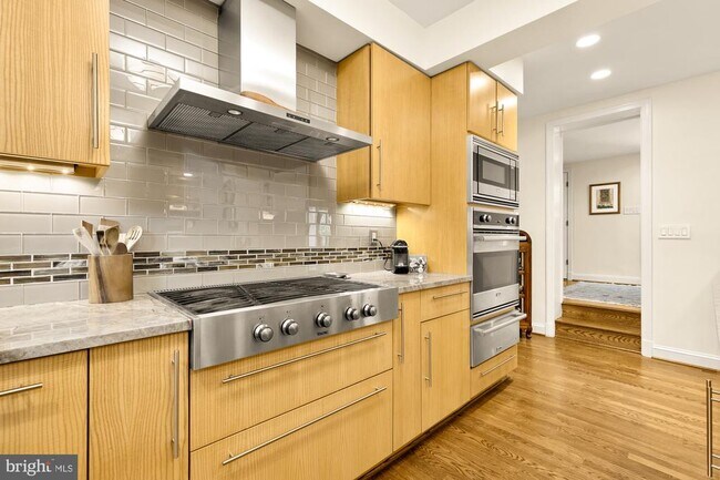 Building Photo - 3111 Chain Bridge Rd NW