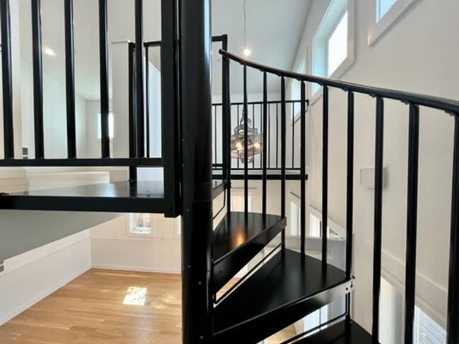 Building Photo - Recently Constructed, Fully Detached, Garden Unit, Utilities Included**Open House**