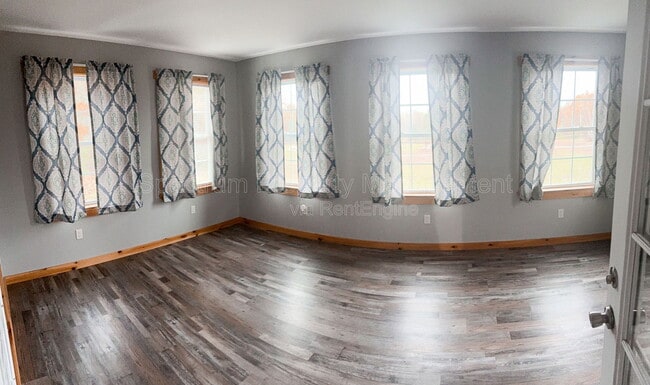 Building Photo - 167 Main St