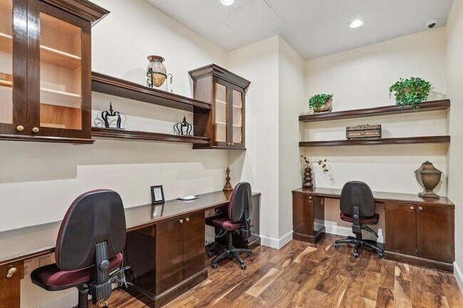 Building Photo - 616 Clearwater Park Rd