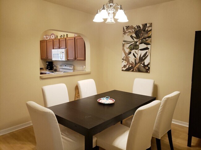 Building Photo - Lakeside Village Townhouse 2 Bedroom  2.5 Bath Available for Short-Term Rental