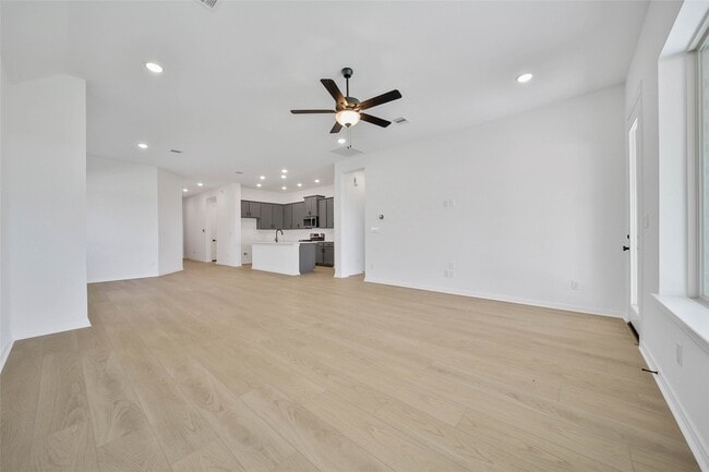 Building Photo - 42710 Loma Vista Ct