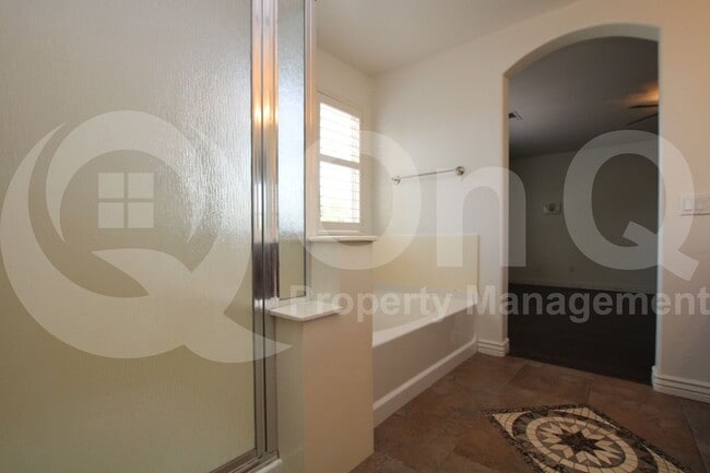 Building Photo - 14214 W Gelding Dr