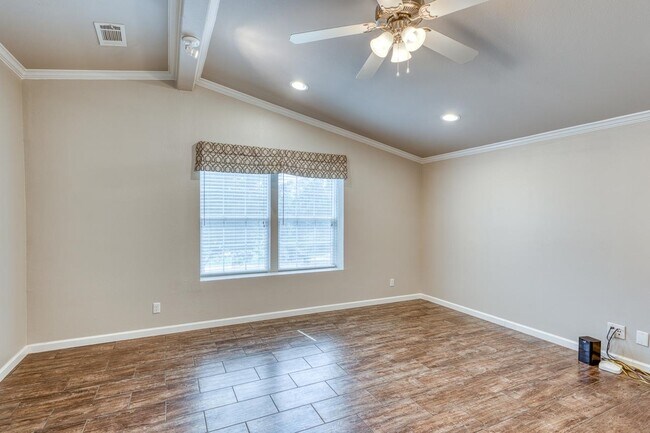 Building Photo - 826 Sandy Mountain Dr