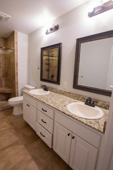 Building Photo - 2110 Inwood Cir