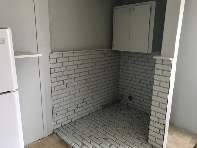 Building Photo - 220 Doty St