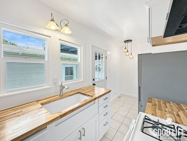 Building Photo - Charming 1BD/1BA + Studio Home in North Park with Vaulted Ceilings, Private Yard & Prime Walkable...