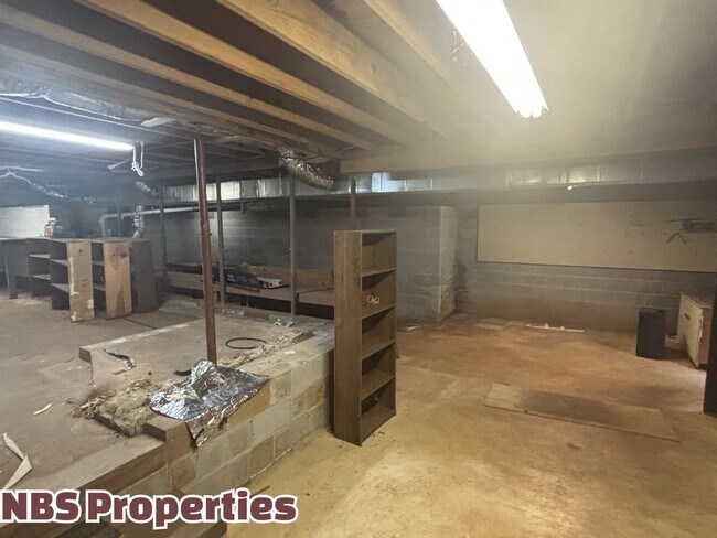 Building Photo - 809 Lester Rd