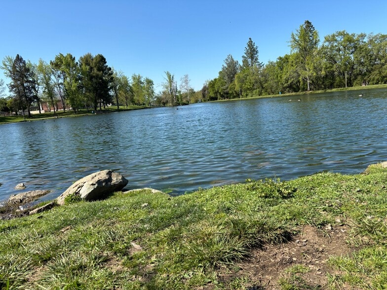 Building Photo - 3615 Sapphire Dr