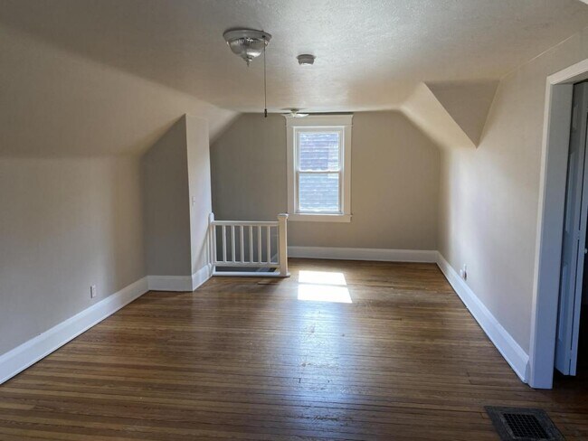 Building Photo - 1686 Coventry Road #Third Floor