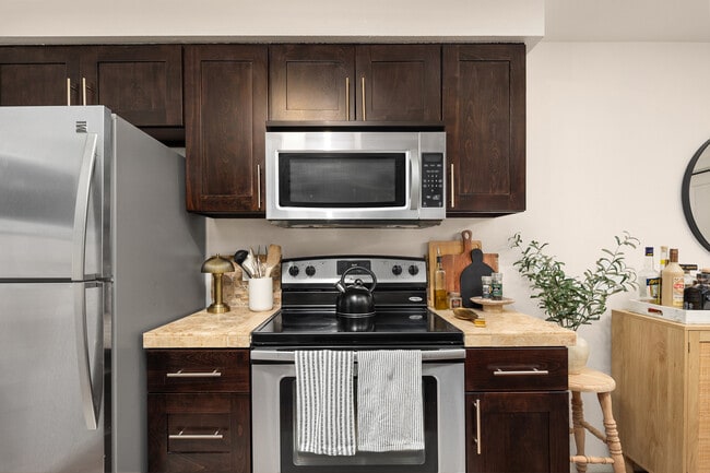 Building Photo - 215 9th St