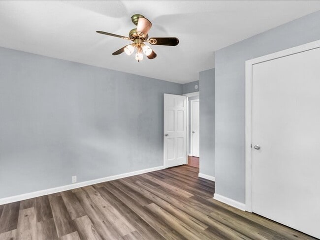 Building Photo - 615 Breen Dr