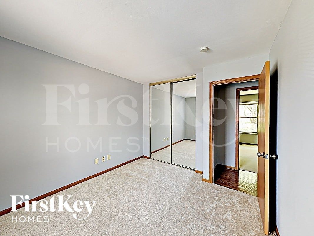 Building Photo - 7011 Blue Mountain Dr