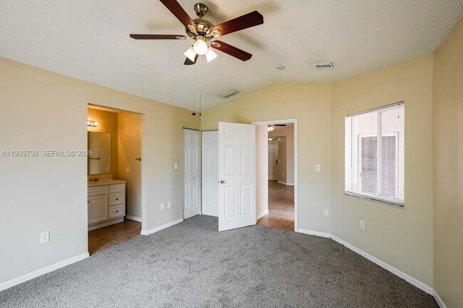 Building Photo - 1906 SW 123rd Ave