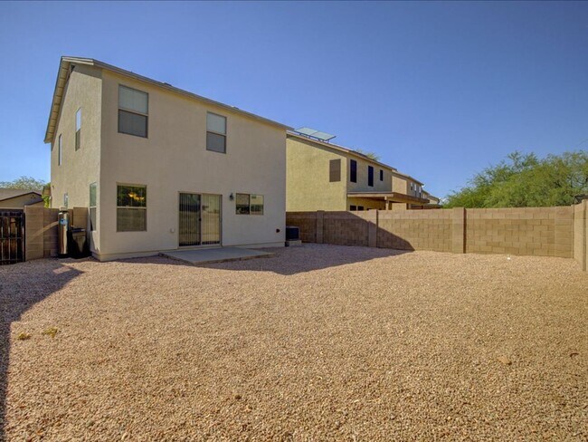 Building Photo - 3 Bedroom 2.5 Bathroom