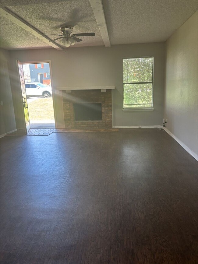 Building Photo - 3808-3814 Coates Circle