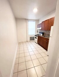 Building Photo - 707 E 189th St
