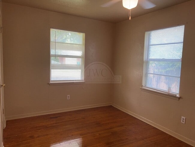 Building Photo - 110 Bybee Ct